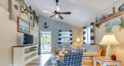 Sun, Sand & Smiles! Ocean Isle Apt w/ Balcony
