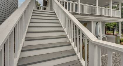 Sun, Sand & Smiles! Ocean Isle Apt w/ Balcony