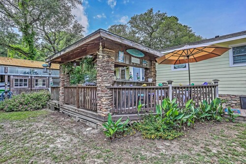 Ocean Isle Apartment w/ Balcony, 1 Mi to Beach!