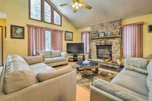 Hot Tub + Deck: Pet-friendly Poconos Getaway!