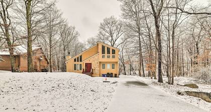 Hot Tub + Deck: Pet-friendly Poconos Getaway!