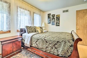 House (3 Bedrooms) | Interior - Hot Tub + Deck: Pet-friendly Poconos Getaway! (Bushkill)