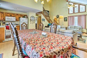 Interior - Hot Tub + Deck: Pet-friendly Poconos Getaway! (Bushkill)