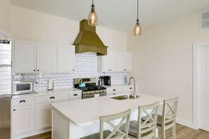 Cottage (2 Bedrooms) | Interior