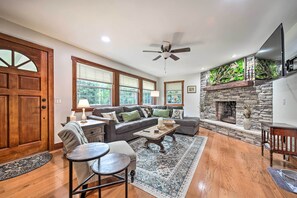 House (2 Bedrooms) | Interior - Fun Pet-friendly Highlands Retreat w/ Fenced Yard! (Highlands)