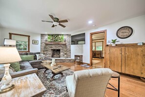 House (2 Bedrooms) | Interior - Fun Pet-friendly Highlands Retreat w/ Fenced Yard! (Highlands)