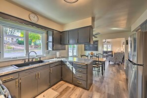 Hus (3 Bedrooms) | Eget kjøkken | Mikrobølgeovn, ovn, kokeplater og høy barnestol