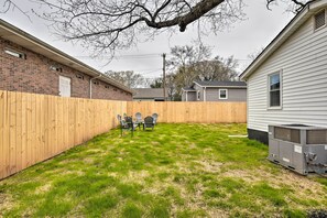 House (2 Bedrooms) | Interior - Cozy House w/ Private Yard, Close to Downtown (Greenville)