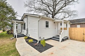 Interior - Cozy House w/ Private Yard, Close to Downtown (Greenville)