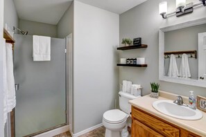 Apartment (3 Bedrooms) | Interior - Anchorage Retreat < 5 Mi to Hilltop Ski Area! (Anchorage)