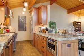 House (2 Bedrooms) | Interior - Hot Tub + Scenic Views: Luxury Twain Harte Cabin! (Twain Harte)
