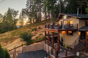 Unclassified image, 4 of 110, button - Hot Tub + Scenic Views: Luxury Twain Harte Cabin! (Twain Harte)