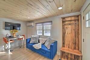 TV - Modern Apartment: Near Hiking & Race Course (Saratoga Springs)