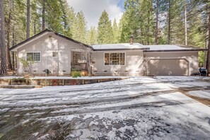 Interior - Renovated Pioneer Home in Serene Wooded Setting! (Pioneer)