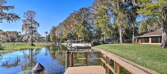 Rainbow River Oasis w/ Kayaks + Furnished Sunroom!