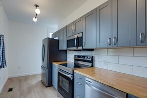 House (2 Bedrooms) | Interior - Modern Family Home in Mason w/ Backyard + Fire Pit (Mason)