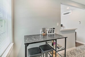 Apartment (1 Bedroom) | Interior - Houston Apartment ~ 13 Mi to Downtown! (Houston)