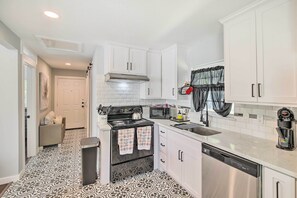 Interior - Houston Apartment ~ 13 Mi to Downtown! (Houston)