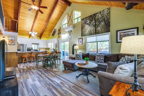 Groveland Home - Walk to Pine Mountain Lake!