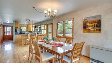 House (4 Bedrooms) | Interior