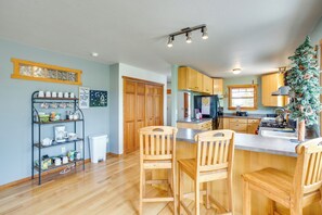 House (4 Bedrooms) | Interior