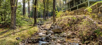 Bartlett Townhome w/ Balcony: 1 Mi to Ski Resort!