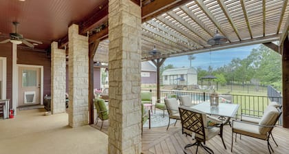 Pool & Hot Tub in Sunny Smithville Getaway!