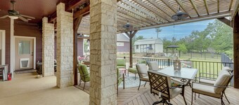 Pool & Hot Tub in Sunny Smithville Getaway!