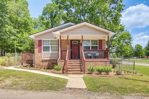 Interior - Charming Home < 6 Mi to Dtwn Birmingham! (Birmingham)