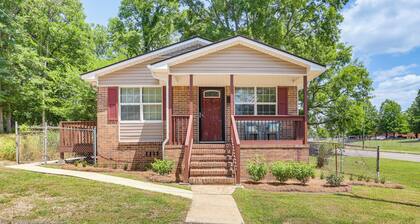 Charming Home < 6 Mi to Dtwn Birmingham!