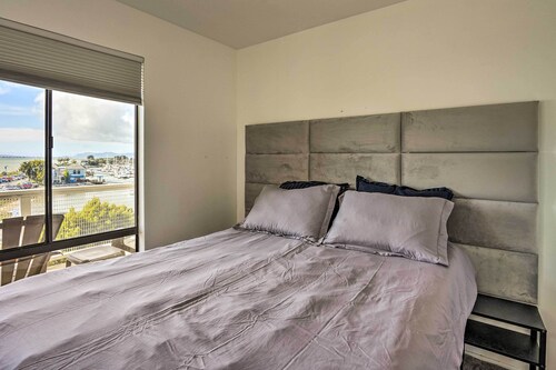 San Francisco Area Studio w/ Bay Views!