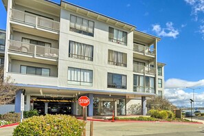 Apartment (0 Bedroom) | Interior - San Francisco Area Studio w/ Bay Views! (Emeryville)