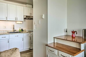 Apartment (0 Bedroom) | Interior - San Francisco Area Studio w/ Bay Views! (Emeryville)