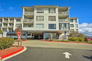 Apartment (0 Bedroom) | Interior - San Francisco Area Studio w/ Bay Views! (Emeryville)