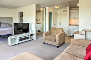 Apartment (0 Bedroom) | Front of property - San Francisco Area Studio w/ Bay Views! (Emeryville)
