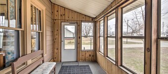 Illinois Vacation Rental Home: Pets Welcome