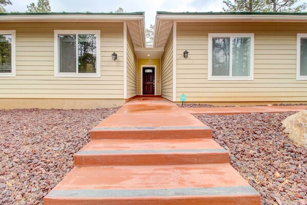 House (4 Bedrooms) | Interior - Pinetop-lakeside Home w/ Private Hot Tub & Bar (Lakeside)