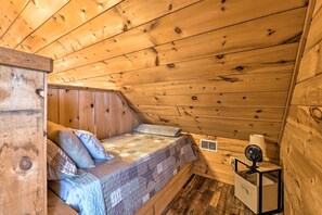 House (3 Bedrooms) | 3 bedrooms, bed sheets