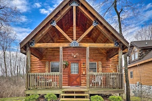 House (3 Bedrooms) | Front of property - Charming Log Cabin at Double JJ Ranch Resort! (Rothbury)