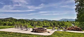 Chic Townsend Condo w/ Saltwater Pool!