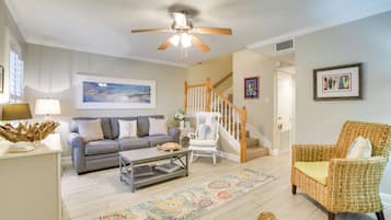 Apartment (2 Bedrooms) | Front of property