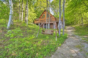 Exterior - Dreamy Cabin Steps to Thumb Lake: Swim & Fish (Boyne Falls)