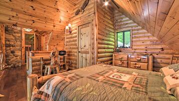 Rumah (2 Bedrooms) | 2 kamar tidur, setrika/meja setrika, dan seprai linen