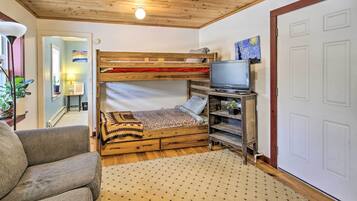 1 bedroom, iron/ironing board, bed sheets