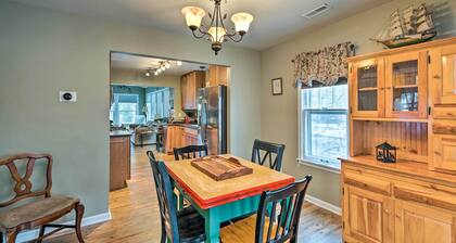 Cozy Vacation Home Near Delavan Lake!