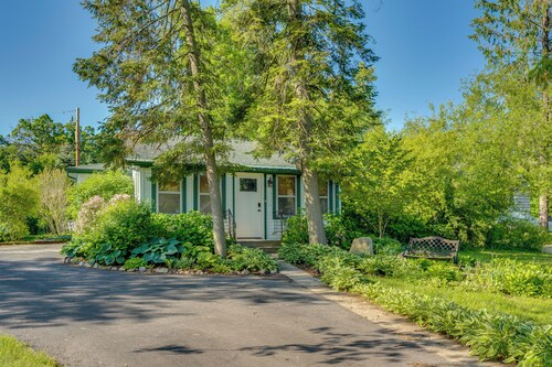 Cozy Vacation Home Near Delavan Lake!