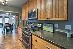 Interior - Cozy Vacation Home Near Delavan Lake! (Delavan)