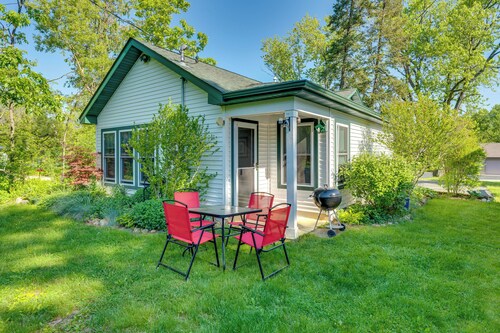 Cozy Vacation Home Near Delavan Lake!