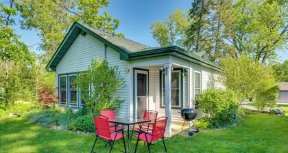 Cozy Vacation Home Near Delavan Lake!