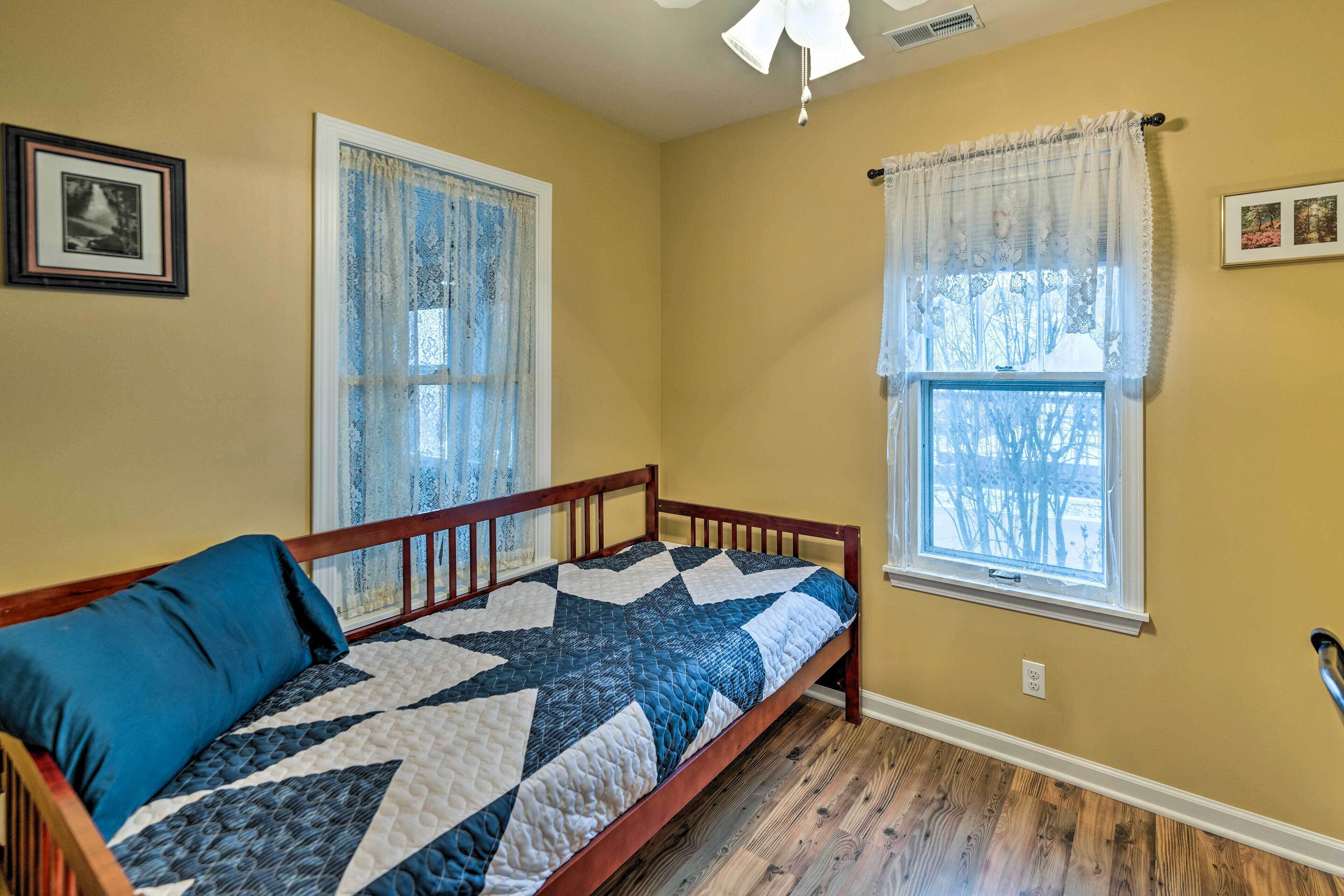House (2 Bedrooms) | Interior